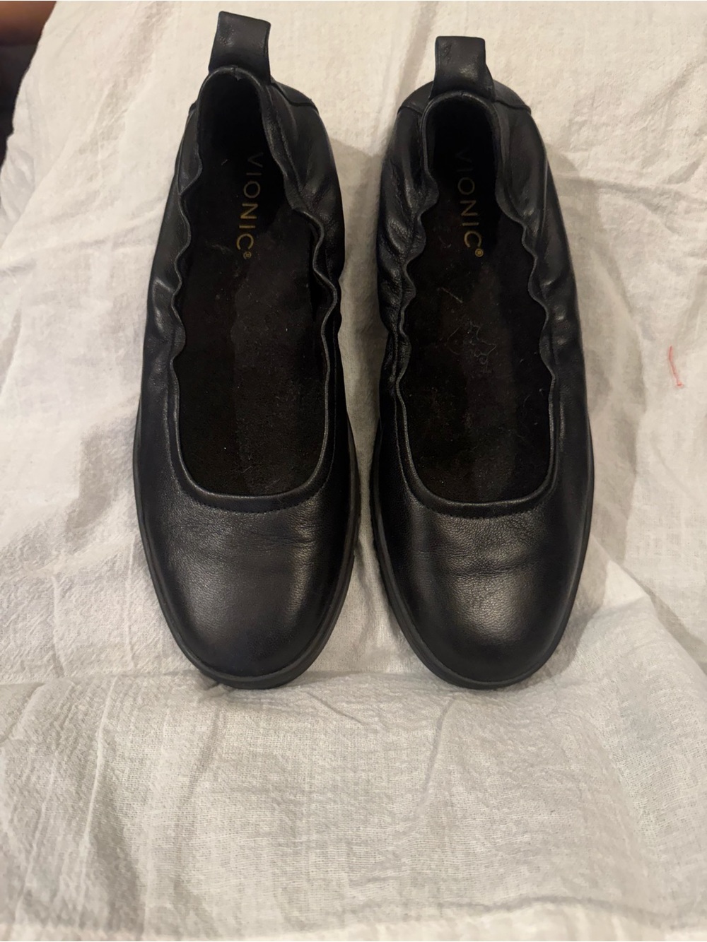 Vionic Black Leather Uptown Slip-On Ballet Flats NWOT All Black 7.5